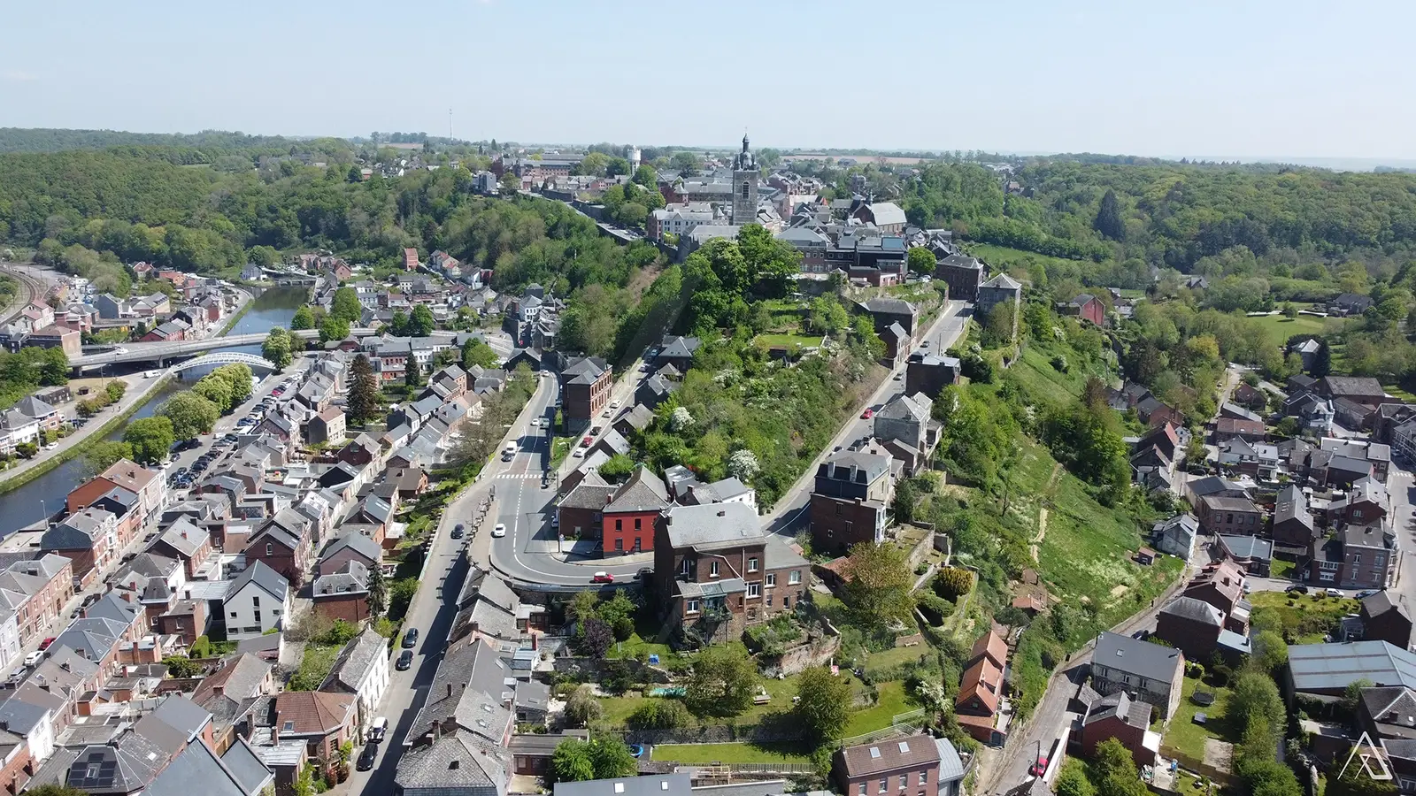 Vue aérienne de la ville de Thuin en Wallonie